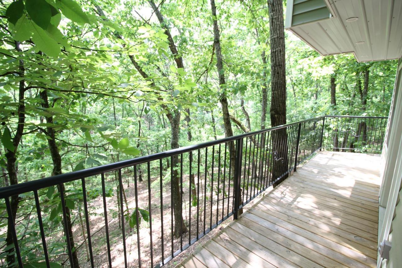 Secluded Treehouse In The Woods - Tree Hugger Hideaway Villa Branson Exteriör bild