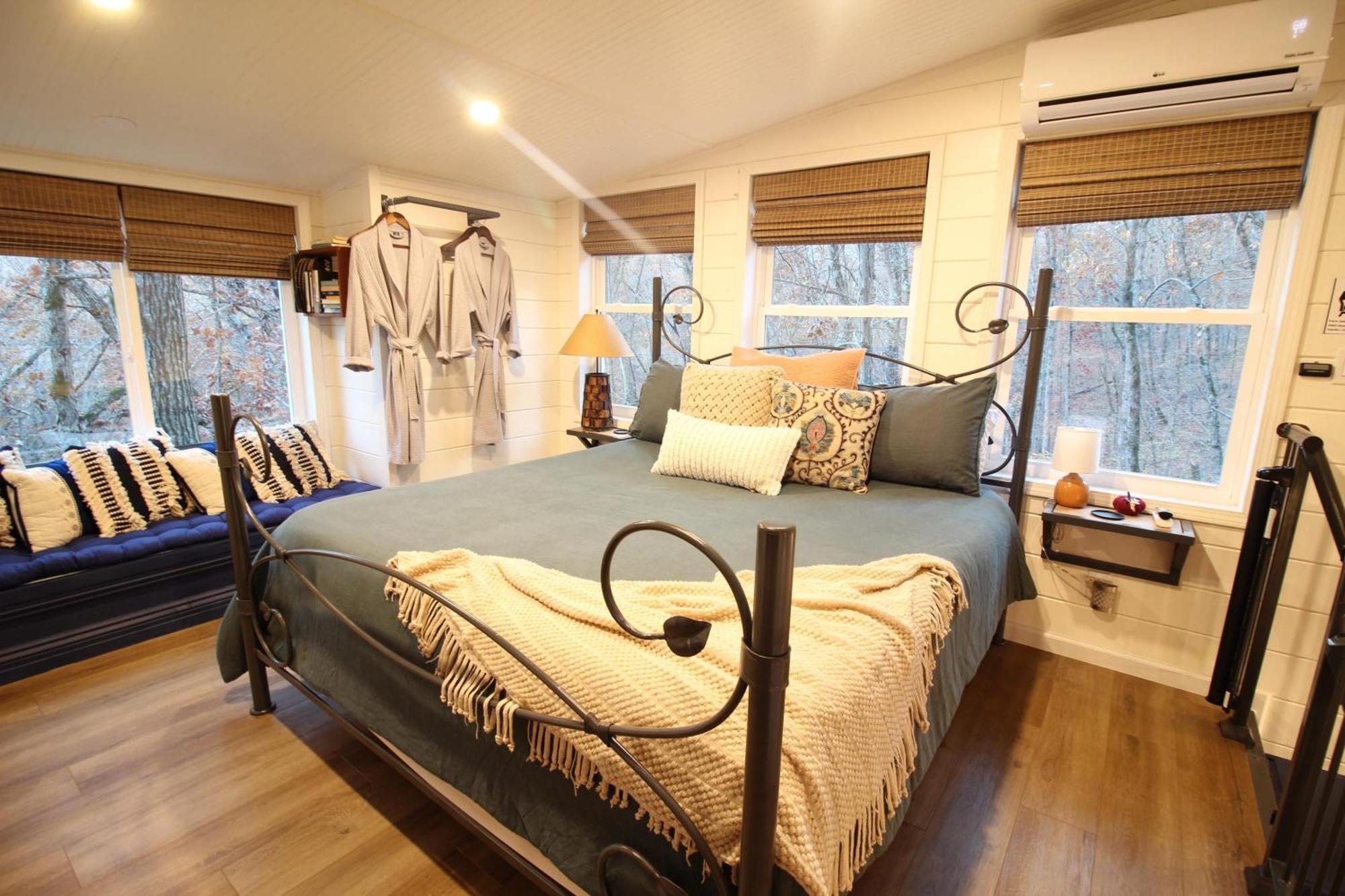 Secluded Treehouse In The Woods - Tree Hugger Hideaway Villa Branson Exteriör bild