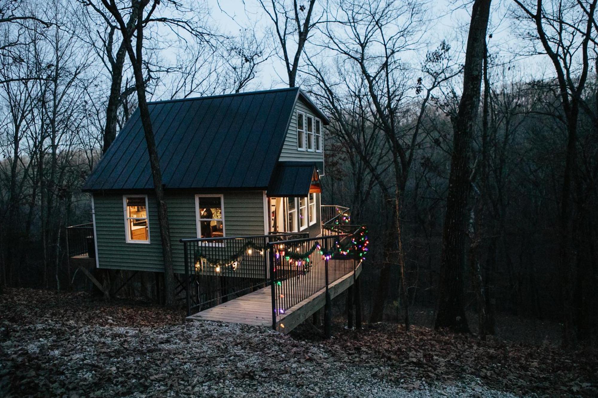 Secluded Treehouse In The Woods - Tree Hugger Hideaway Villa Branson Exteriör bild